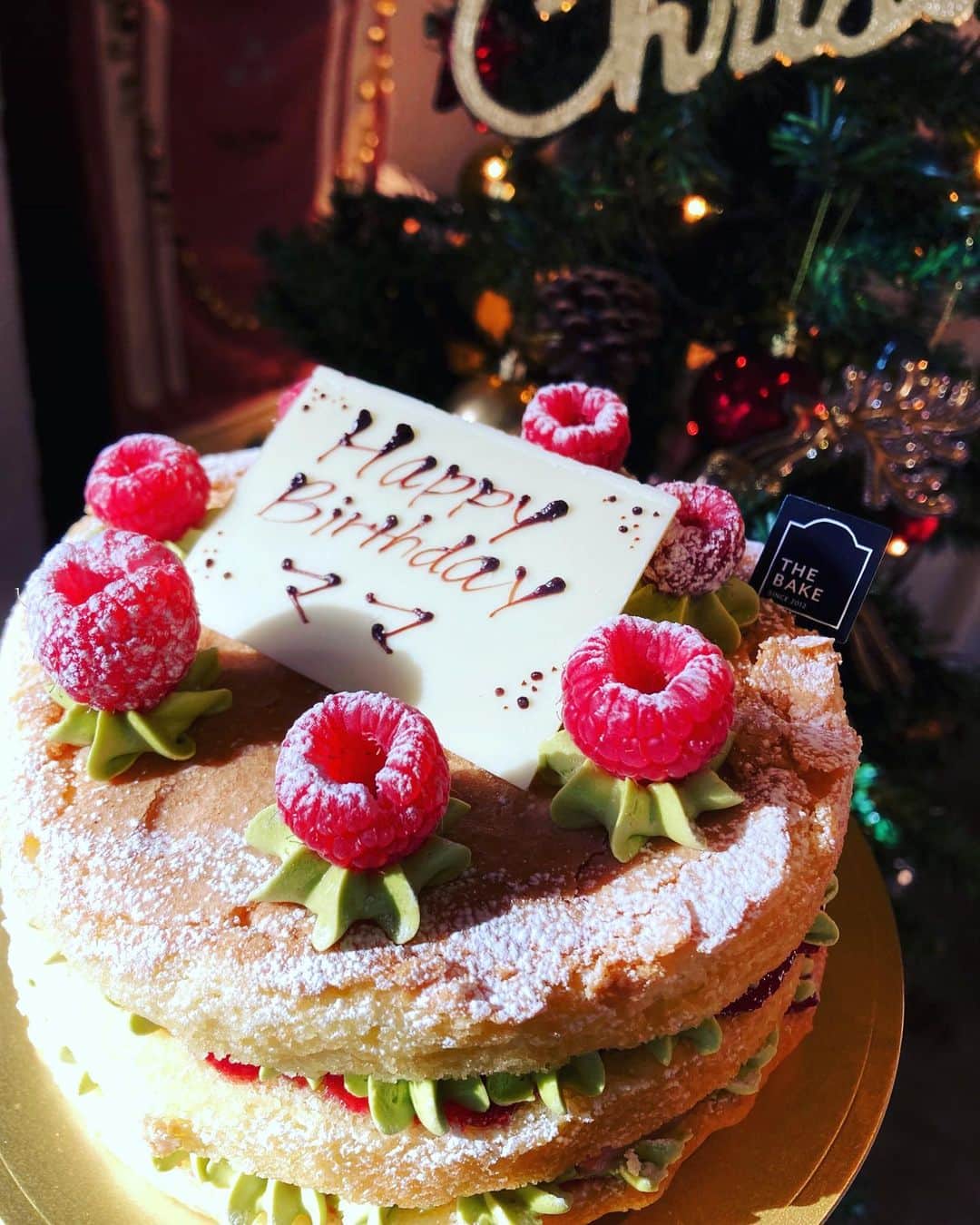 The Bakeさんのインスタグラム写真 - (The BakeInstagram)「Pistachio Victoria Cake for Birthday   喜んで頂けた時が一番嬉しいけど 喜んで頂けたかなぁって 考えながら 夜道歩く時間も なんかいいなぁ  Happy birthday!   #victoriacake #birthday #birthdaycake  #thebake #shibuya #tokyo」12月19日 0時17分 - the_bake1121