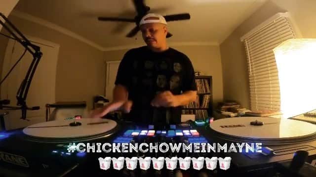 ファンクマスター・フレックスのインスタグラム：「@djjaycee313 killin that set! Pow! I see it! WHOS YOUR FAVORITE DJ??? @ THEM!!!」