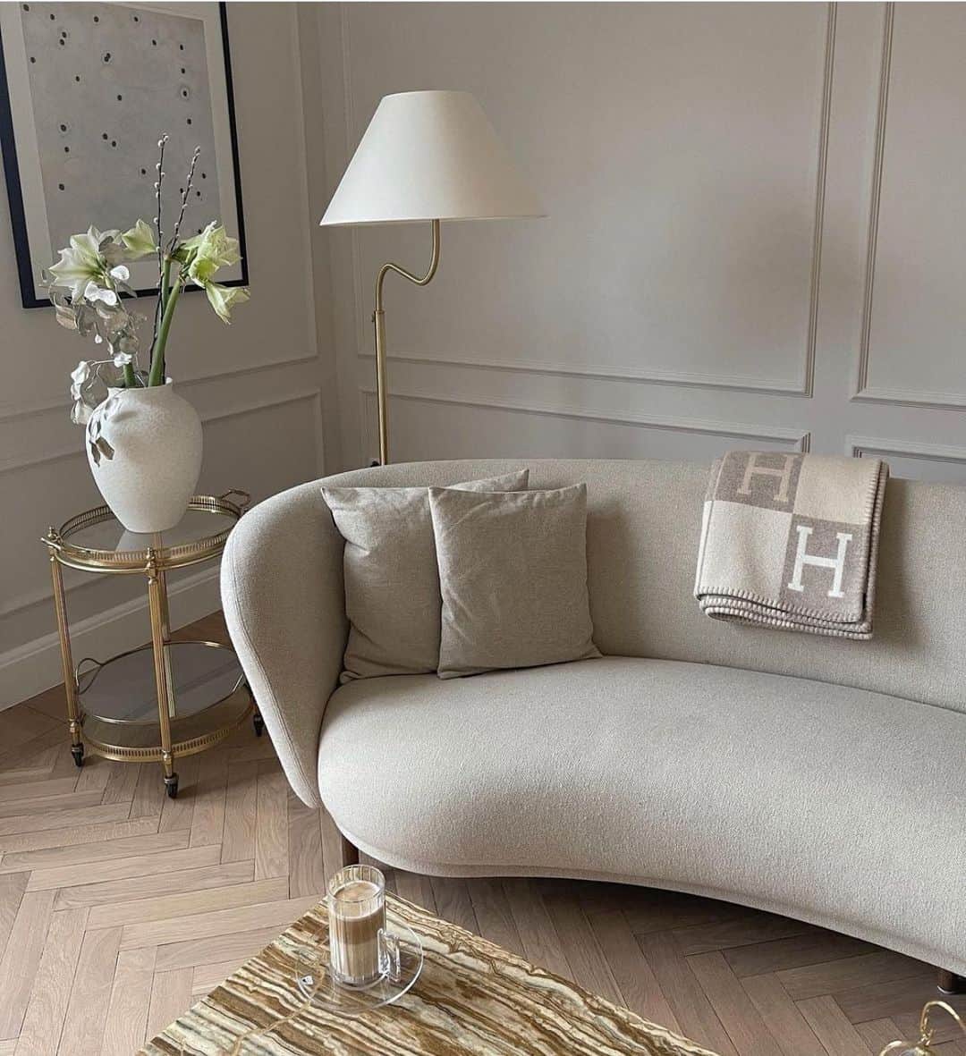 Kelsey Simoneのインスタグラム：「Swipe for dreamy home inspo! ☁️」