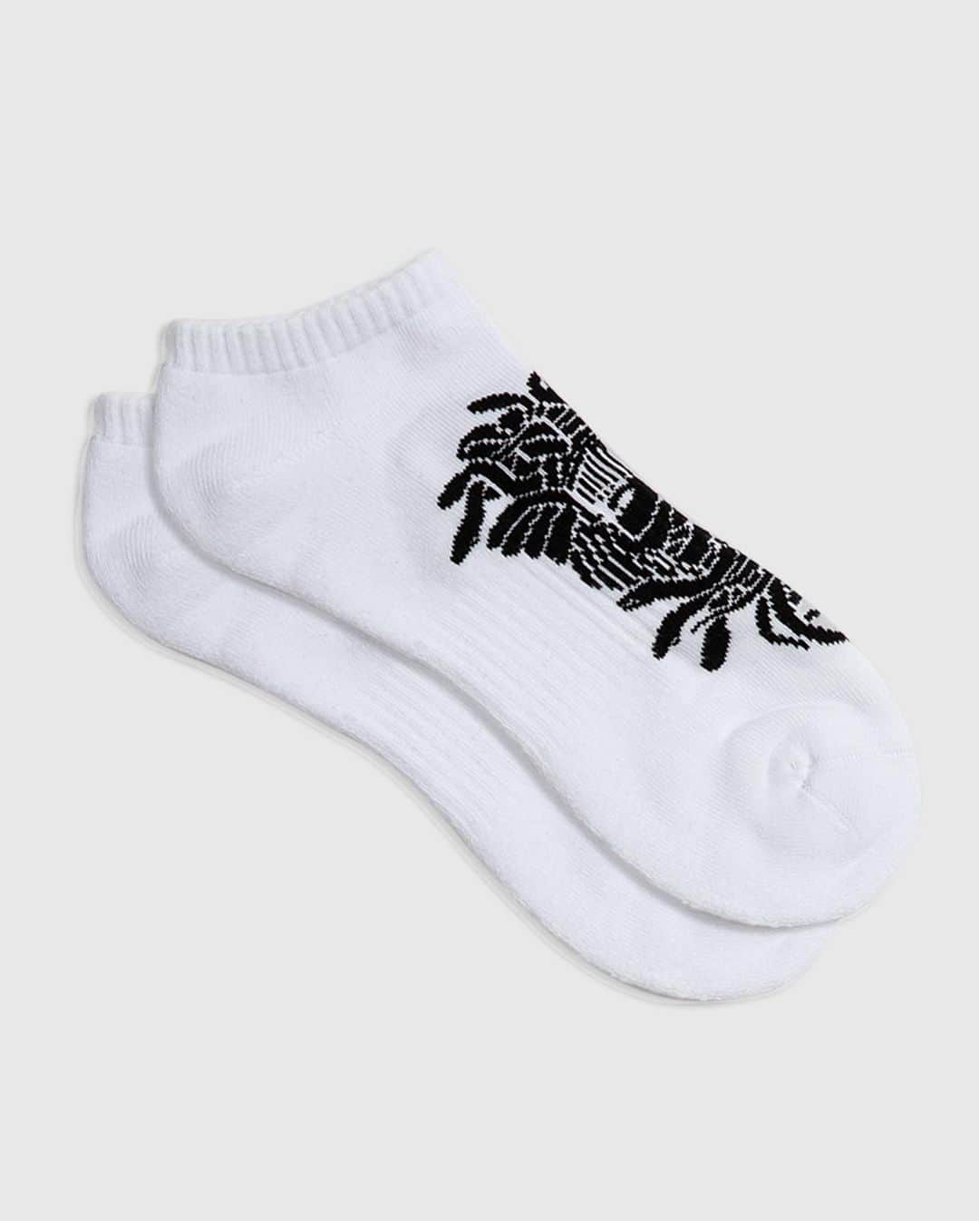 Crooks & Castlesさんのインスタグラム写真 - (Crooks & CastlesInstagram)「Rep Crooks & Castles from head to toe with our new crew, and ankle socks.  Coming soon ⛓ #cstc #crooksandcastles #basics #cantstopthecrooks #comingsoon」12月19日 5時46分 - crooksncastles