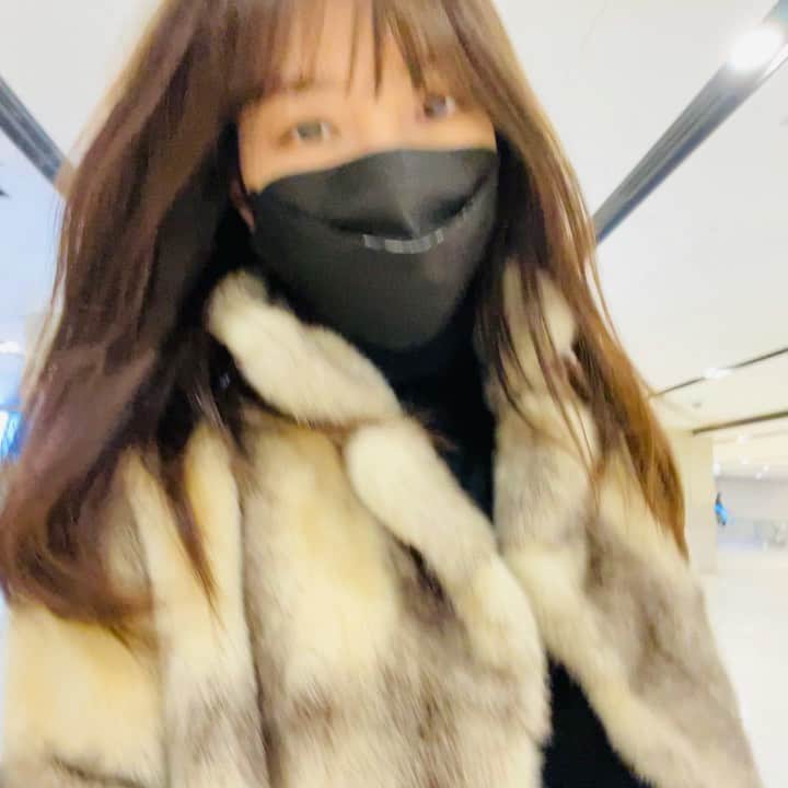 イ・イネのインスタグラム：「#서울 #도착 🛩 .. .. 우~~~왕!!! 😲 .. #춥다 #많이 ~~😿 #다시 #가고싶다  ㅋ #부산 #날씨 #훨씬 #따뜻 ☀ .. .. #그래도 #즐거운 #주말 👻」