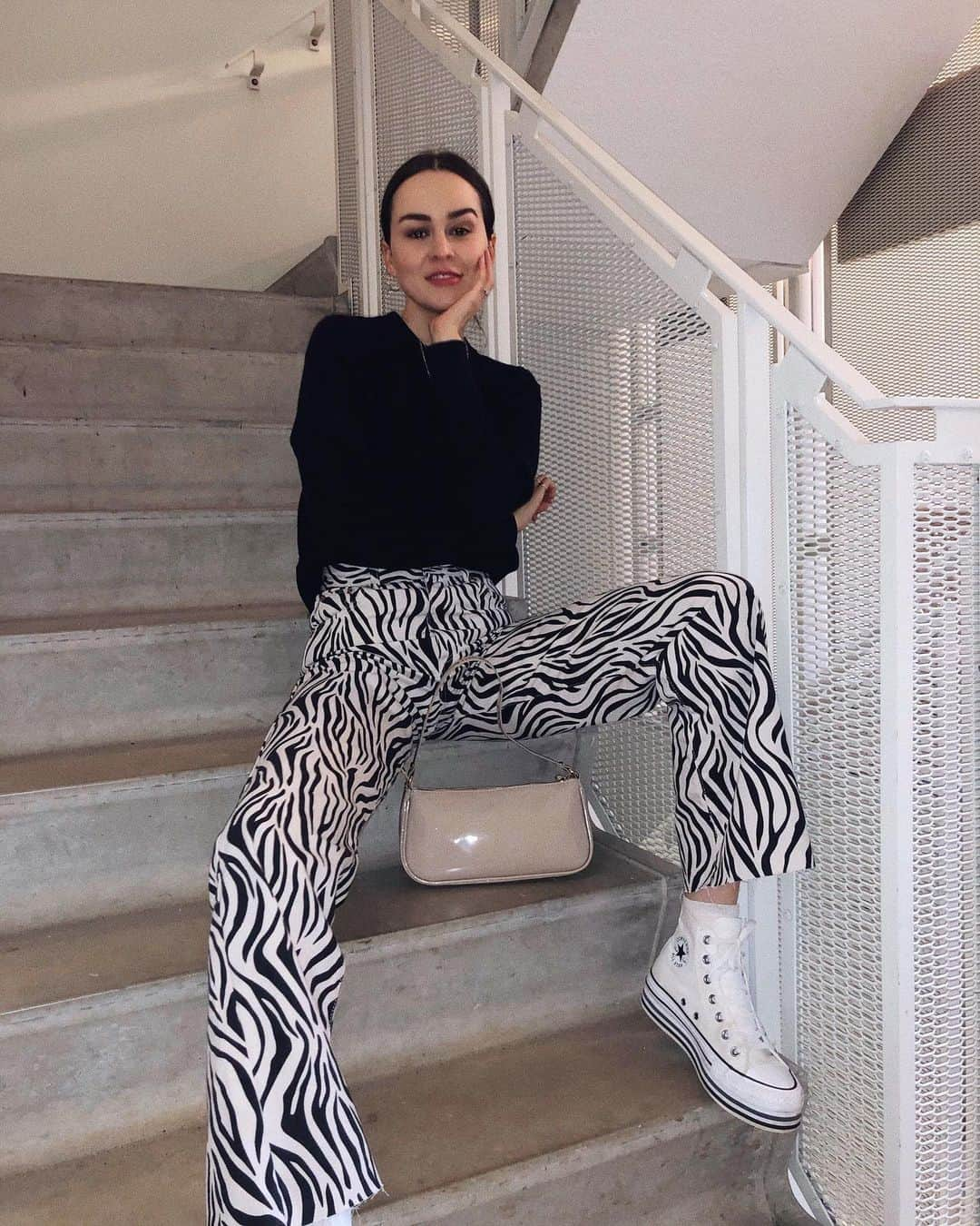 アンディー・トレスさんのインスタグラム写真 - (アンディー・トレスInstagram)「Probably the best pants I have worn all year 🦓 #amsterdam #zebra」12月19日 0時19分 - stylescrapbook