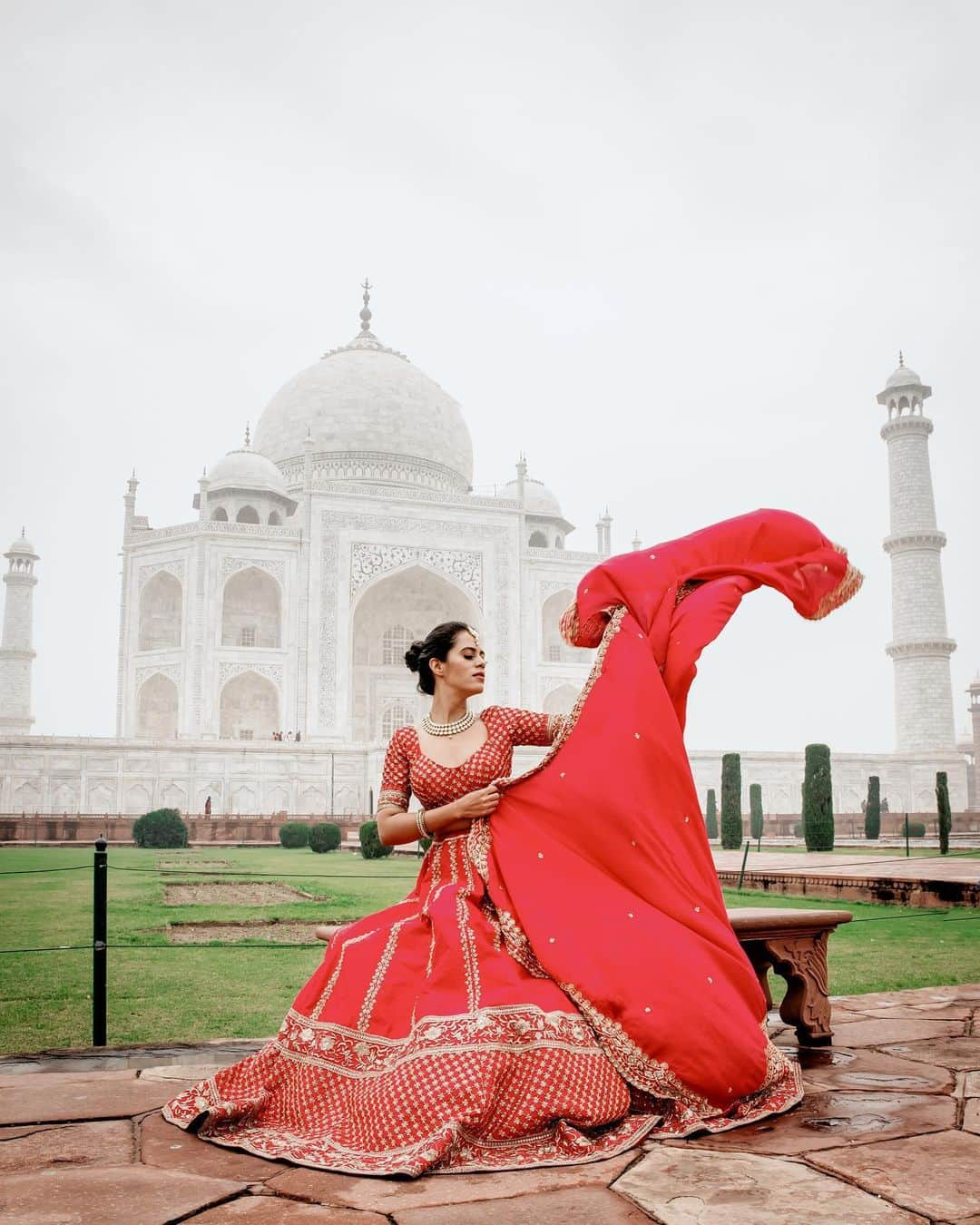 Aakriti Ranaさんのインスタグラム写真 - (Aakriti RanaInstagram)「The world is so beautiful and there is so much to see! I can’t wait to explore the rest of the world and capture it ❤️ Shoot at Taj Mahal- Check!  Outfit: @geethikakanumilli_official  Lensed by : @shivamphotoworks  Direction : @_shrutichawla_  Styling : @adi.anjaani   #Aakritirana #tajmahal #india #incredibleindia #agra #lehenga #weddingdress #traveller #indianwedding #indianwear #outfitinspiration」12月19日 0時20分 - aakritiranaofficial