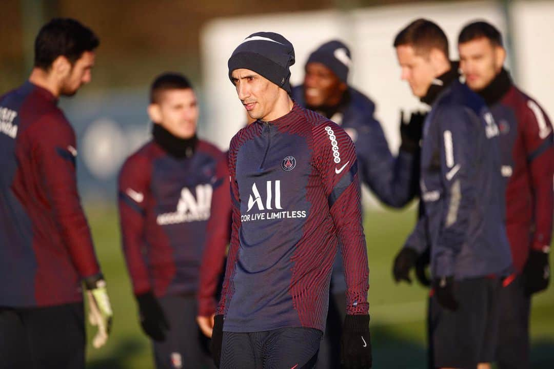 パリ・サンジェルマンFCさんのインスタグラム写真 - (パリ・サンジェルマンFCInstagram)「Training 🔛☀️ . ❤️💙 @angeldimariajm . #ICICESTPARIS #AllezParis #PSG #Paris #DiMaria #Paris #PSGtraining #LOSCPSG」12月19日 0時21分 - psg