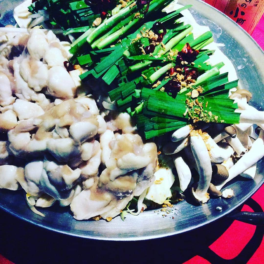 のインスタグラム：「寒い寒い！そんな時はお鍋がいい！ お席空いてますよー！ #ゆずの小町 #九州魂 #布施 #個室 #居酒屋 #鍋 #ちゃんこ鍋 #ちゃんこなべ  #もつ鍋 #もつなべ #にんにくパワー #あったかい #ニラベルト #トッピング #自由自在 #12月 #忘年会 #お待ちしてます」