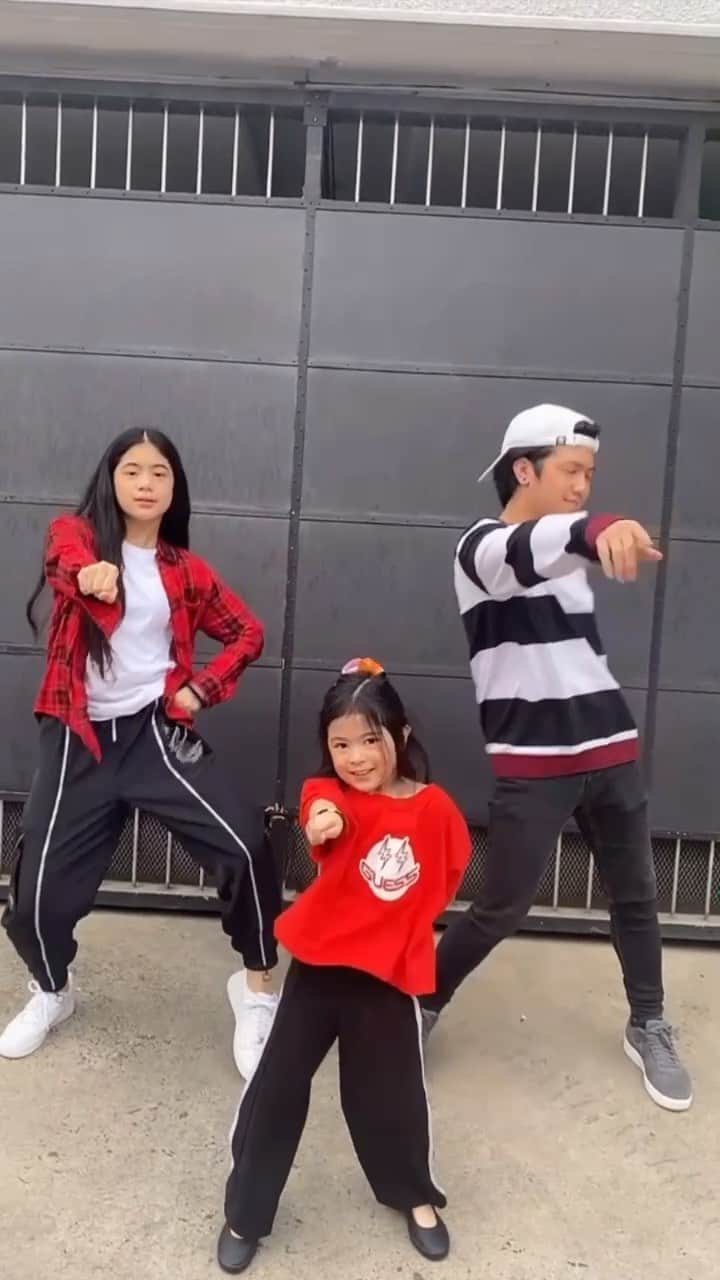 Niana Guerreroのインスタグラム：「purrum 🤩 we vibin @onewithnatalia @ranzkyle #siblinggoals hehe」