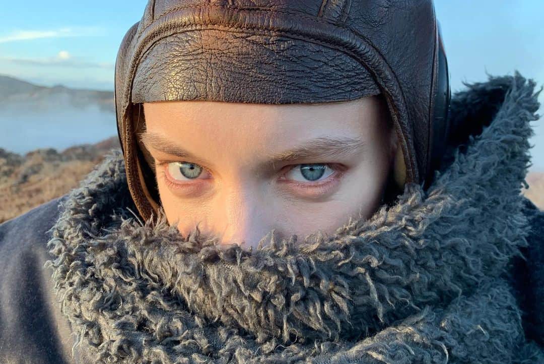 エリカ・リンダーさんのインスタグラム写真 - (エリカ・リンダーInstagram)「BTS #IAMTHREE film in Iceland from last year. Directed by @amandademme @rieomoto @tomohiroohashihair @_brody_baker_」12月19日 0時43分 - richiephoenix
