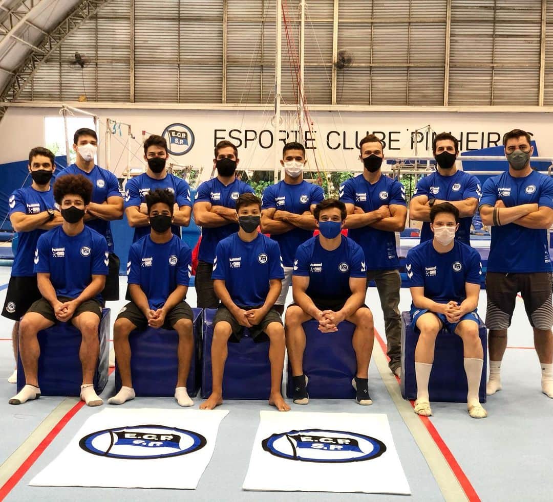 アルトゥール・オヤカワ・マリアノのインスタグラム：「Último dia de treino em equipe 💪🏻⚪️⚫️🔵  Boas festas time!  Sextouuu!  #ecp @ecpinheiros」