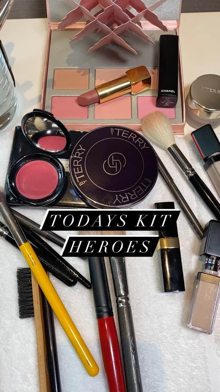 JO BAKERのインスタグラム：「K I T • H E R O E S 🇬🇧 Some of my favs from todays look on #vanessakirby for @thegrahamnortonshowofficial tonight!! Swept #shadow #winged #eyeliner with #englishrose accents on #cheeks and #lips...  @welovecoco @chanel.beauty @shiseido @byterryofficial @chantecaille @ritueldefille @hakuhodousa.official  💋 #jobakermakeupartist  #makeupartist #makeuptutorial #makeuplooks #makeupkit #makeupartist  #blush #lipstick #welovecoco #makeupjunkie #makeupadd」