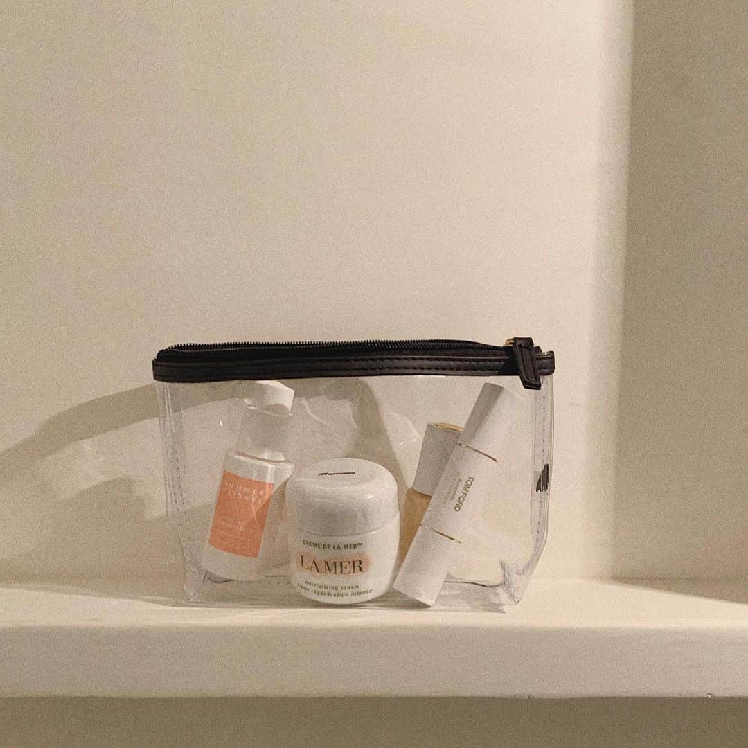 Marianna Hewittのインスタグラム：「morning skincare routine ☕️ • cleanser • @summerfridays cc me serum for hyperpigmentation + dark spots • moisturizer • spf」