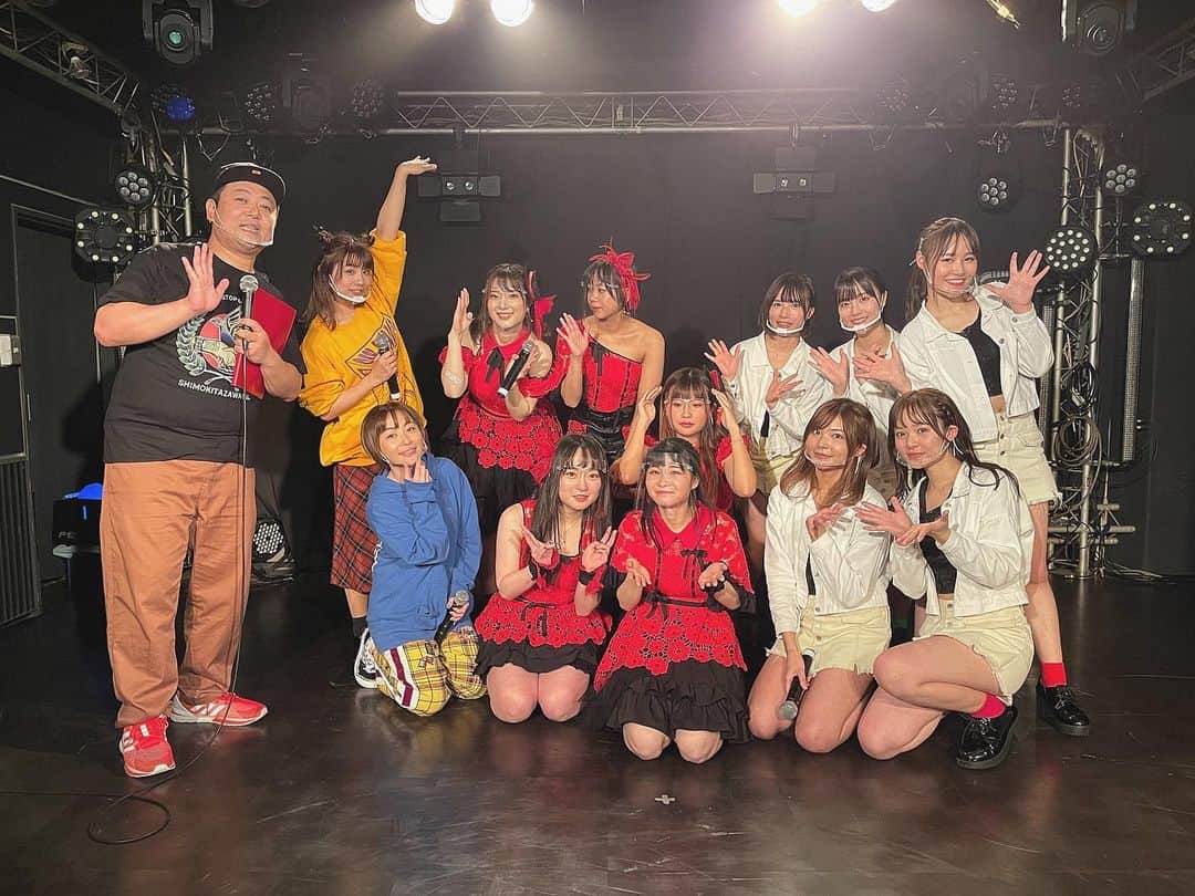 東坂みゆのインスタグラム：「初主催ライブ 🦩フラミンムーの法則🦩 vol.1、vol.2  有難う御座いました✨✨  初めての主催なので 対バンライブのMCも初めて‼️  ムートン伊藤さんに引っ張ってもらい、なんとかやりきりました🤣  企画もめちゃ楽しくて 共演して下さった  #fragrantdrive さん #根本羽衣 さん #西尾舞生 さん  #vitaminkiss さん #cheeringparty さん  皆様のパフォーマンスに圧倒されて とても勉強になりました⭐️  見に来て下さった皆様も 盛りあげて下さり有難う御座います❤️  vol.3もお楽しみに✊✊」