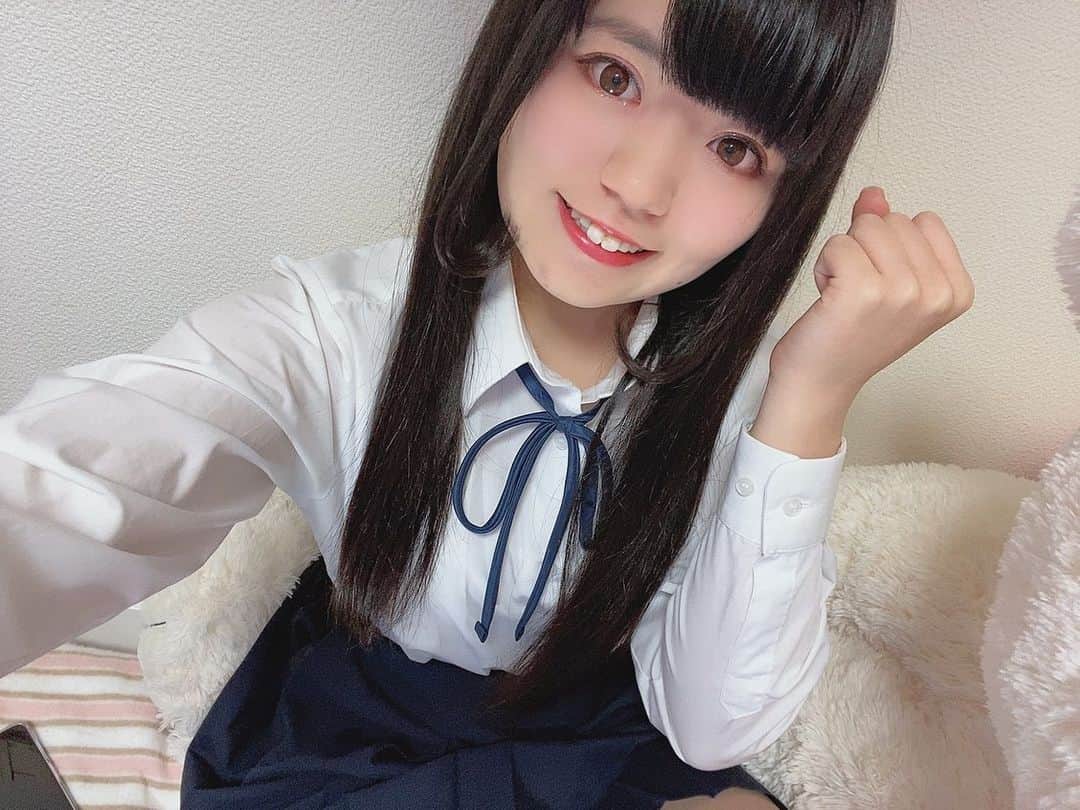 花咲希音さんのインスタグラム写真 - (花咲希音Instagram)「制服好きな人ー！   #制服 #偽女子高生 #女子高生 #来月 #22歳 #童顔 ？#ロリ系 ？#脚フェチ #ミニスカート #脚 #グラビア #グラドル #黒髪ストレート #girl #ぱっつん前髪 #前髪 #ぱっつん #アイドル #idol #ワールドエンドラヴァー #女優  #写真 #写真好きな人と繋がりたい #グラビア好きと繋がりたい #photooftheday #photography #actress #花咲希音 #自撮り#グラドル自画撮り部」12月19日 0時41分 - __n__o__n