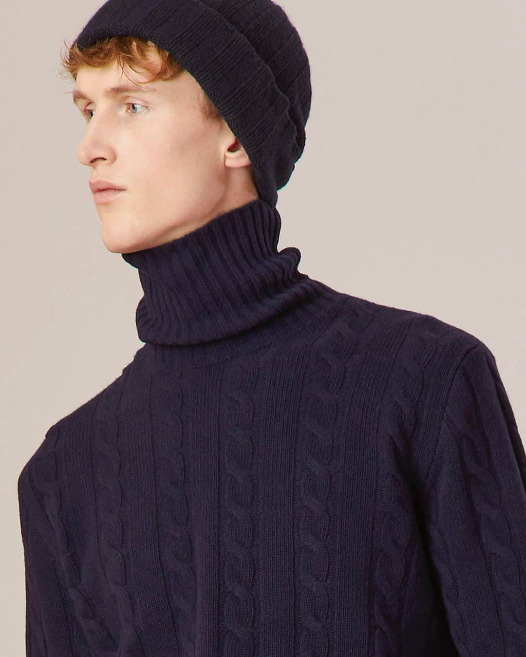 Sivigliaのインスタグラム：「[ Details ] A focus on SVGL AW20 capsule. Siviglia Collection. Discover more in our website. #svgl #siviglia #sivigliaofficial  trousers B04H S822  knitwear A098 S503」