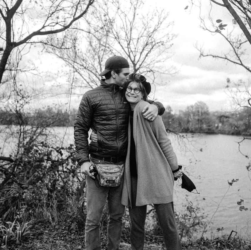 キーガン・アレンのインスタグラム：「Spending time with mom is the best gift for the holidays」