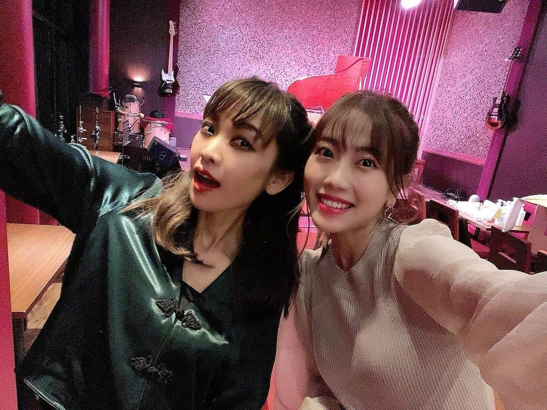 菜々香さんのインスタグラム写真 - (菜々香Instagram)「ライブ終わり！！ 歌い納めだぁありがとう〜  胸いっぱいよ大好きだよ〜  ほんとに久々のライブで みんなに会えて嬉しかった☺️ 寒いからね、、暖めてね、、、  また元気に会おう。🥰  #grapeskitasando#live#石田マリ#菜々香」12月19日 0時48分 - 7.na_na_ka