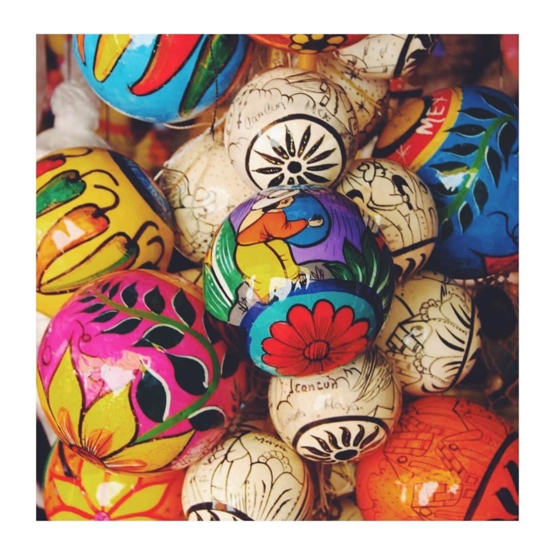 マッタのインスタグラム：「Holiday traditions ✨ ⁠ Ornaments from Mexico, what traditions do you have for the holiday season? ⁠ ⁠」