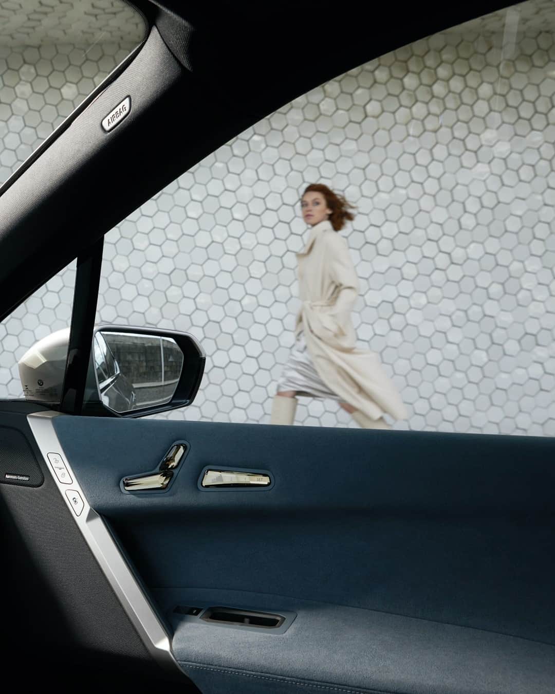 BMWのインスタグラム：「Where people take centre stage and intelligent technology fades into the background. The interior of the first-ever BMW iX. #THEiX #BornElectric #BMW #iX @BMWi #interiordesign」