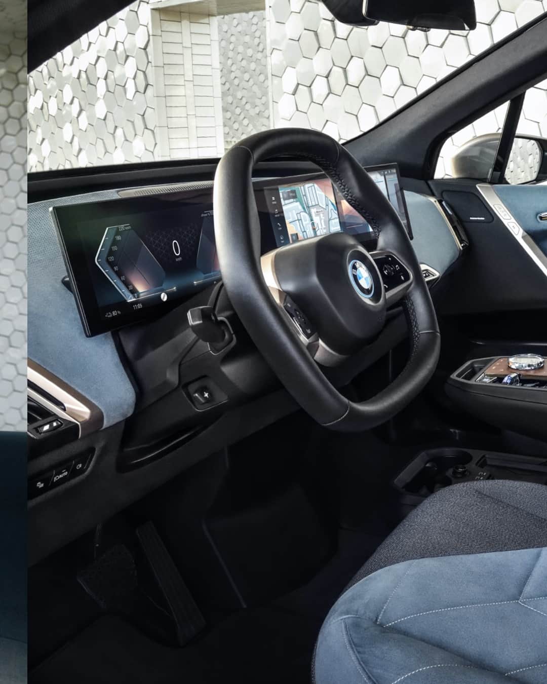 BMWさんのインスタグラム写真 - (BMWInstagram)「Where people take centre stage and intelligent technology fades into the background. The interior of the first-ever BMW iX. #THEiX #BornElectric #BMW #iX @BMWi #interiordesign」12月19日 1時00分 - bmw