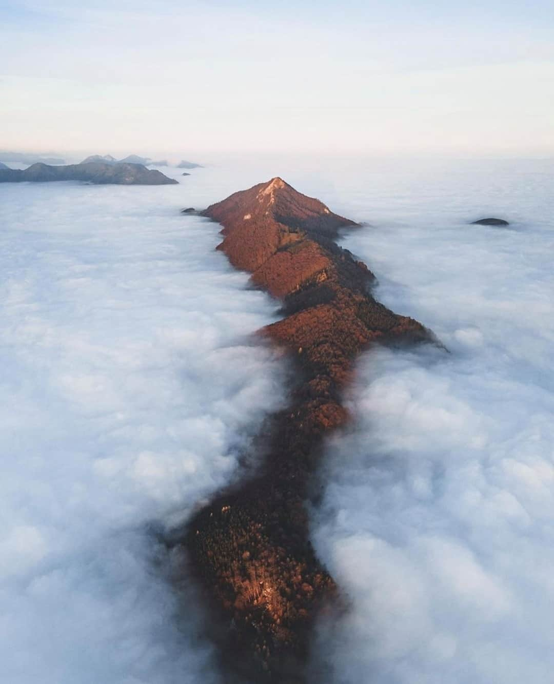 Earth Picsさんのインスタグラム写真 - (Earth PicsInstagram)「Above the clouds in Austria. 😍 Photo by @josefwittibschlager」12月19日 1時00分 - earthpix