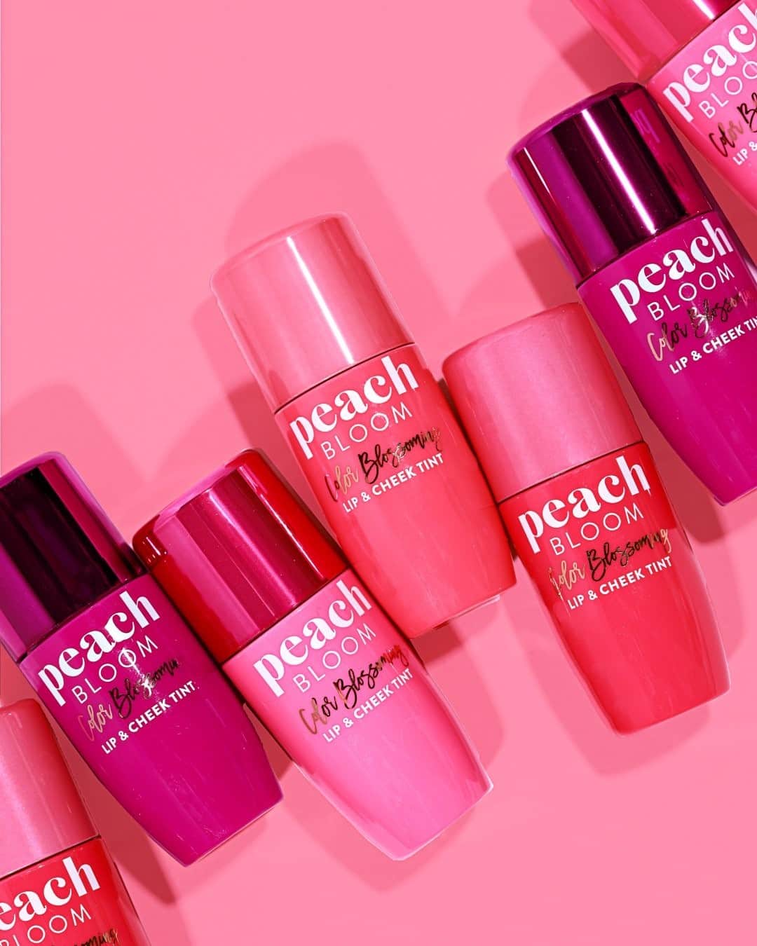 Too Facedのインスタグラム：「Give your cheeks a fresh glow with our NEW color adapting Peach Bloom Lip & Cheek Tint! 💖 This lighter-than-air gel blush blossoms based on your unique body chemistry & creates a custom flush of color. #toofaced」
