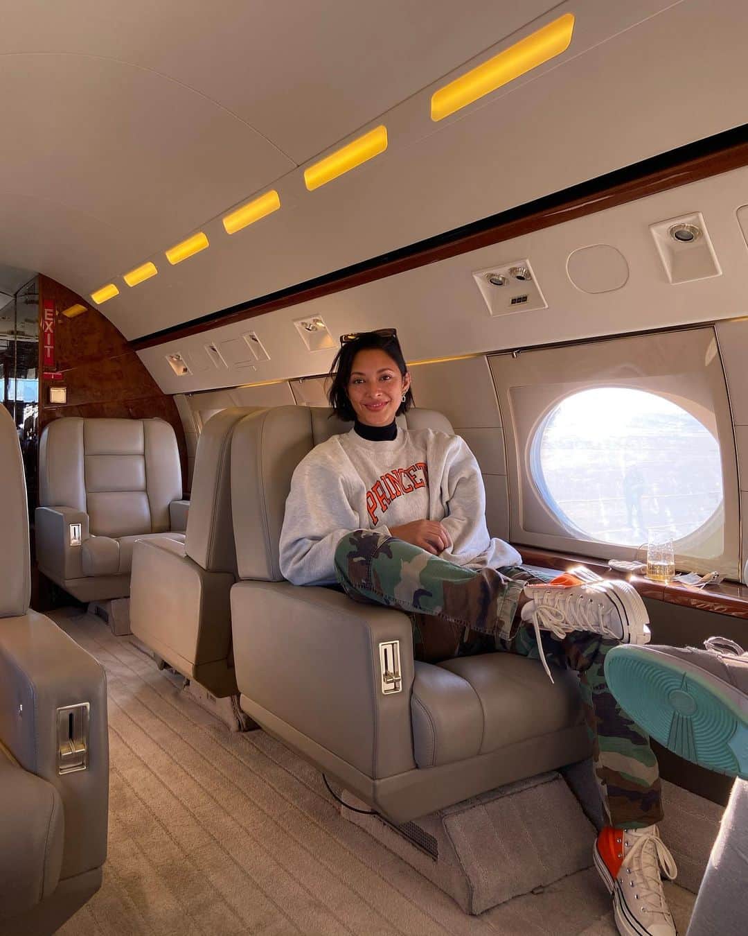 ジョーディン・テイラーのインスタグラム：「I’d love to tell you a joke about this jet.... but it probably wouldn’t land 🛩」