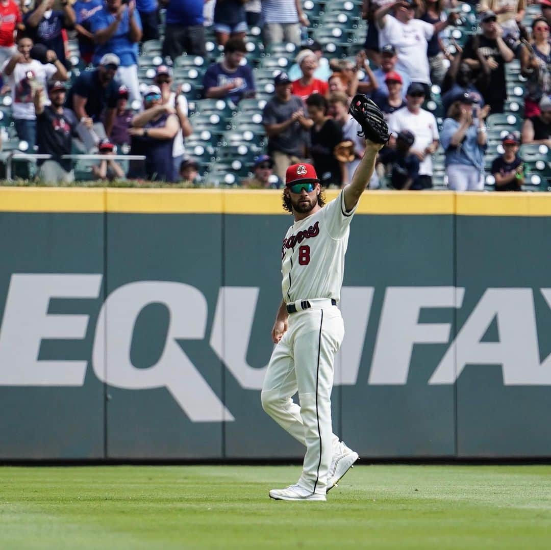 チャーリー・カルバーソンさんのインスタグラム写真 - (チャーリー・カルバーソンInstagram)「This is one of the coolest moments I have had playing baseball. So many people I have talked to bring up this play and tell me what they were doing when this happened. Whether they were at home or watching it at the park each time it is fun to hear. ........................ BTW: I did not start this game and went into LF during the 8th inning and this play happened during the 9th. With that being said, always stay ready and when it is your time, have fun and make the most of it. I am truly thankful for every opportunity I have been given and for each opportunity which lies ahead! ...................................... SWIPE LEFT! 👍🏼」12月19日 1時09分 - charlieculberson