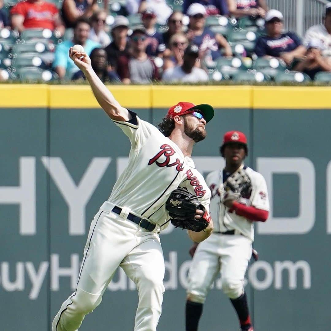 チャーリー・カルバーソンさんのインスタグラム写真 - (チャーリー・カルバーソンInstagram)「This is one of the coolest moments I have had playing baseball. So many people I have talked to bring up this play and tell me what they were doing when this happened. Whether they were at home or watching it at the park each time it is fun to hear. ........................ BTW: I did not start this game and went into LF during the 8th inning and this play happened during the 9th. With that being said, always stay ready and when it is your time, have fun and make the most of it. I am truly thankful for every opportunity I have been given and for each opportunity which lies ahead! ...................................... SWIPE LEFT! 👍🏼」12月19日 1時09分 - charlieculberson