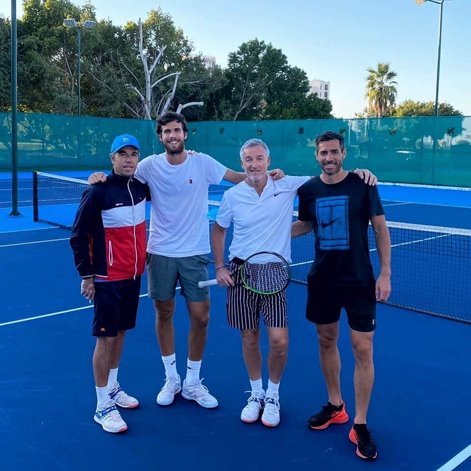 カレン・ハチャノフのインスタグラム：「TEAMWORK💪🏻🌪 Looking forward to the season 2021!  // Работаем и готовимся с командой к сезону 2021💪🏻🌪 #HardWork #TrustTheProccess」