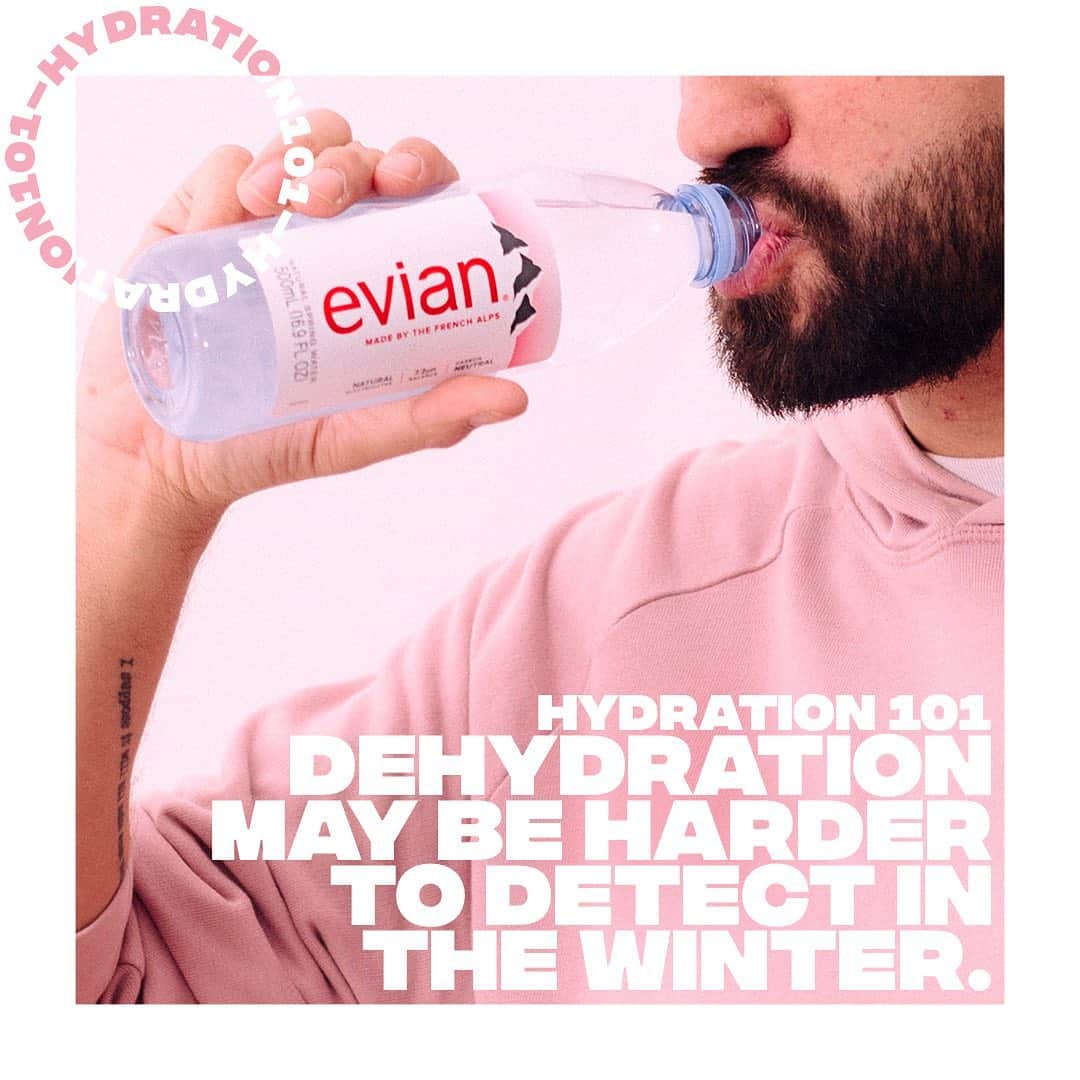 evianのインスタグラム：「All seasons are hydration season. Especially in winter when you feel less the need to drink water. Stay on the watch and #stayhydrated! 💦   European experts have validated that water (2L per day from all sources) contributes to the maintenance of normal physical and cognitive functions.   #evian #evianwater #positivedrops」