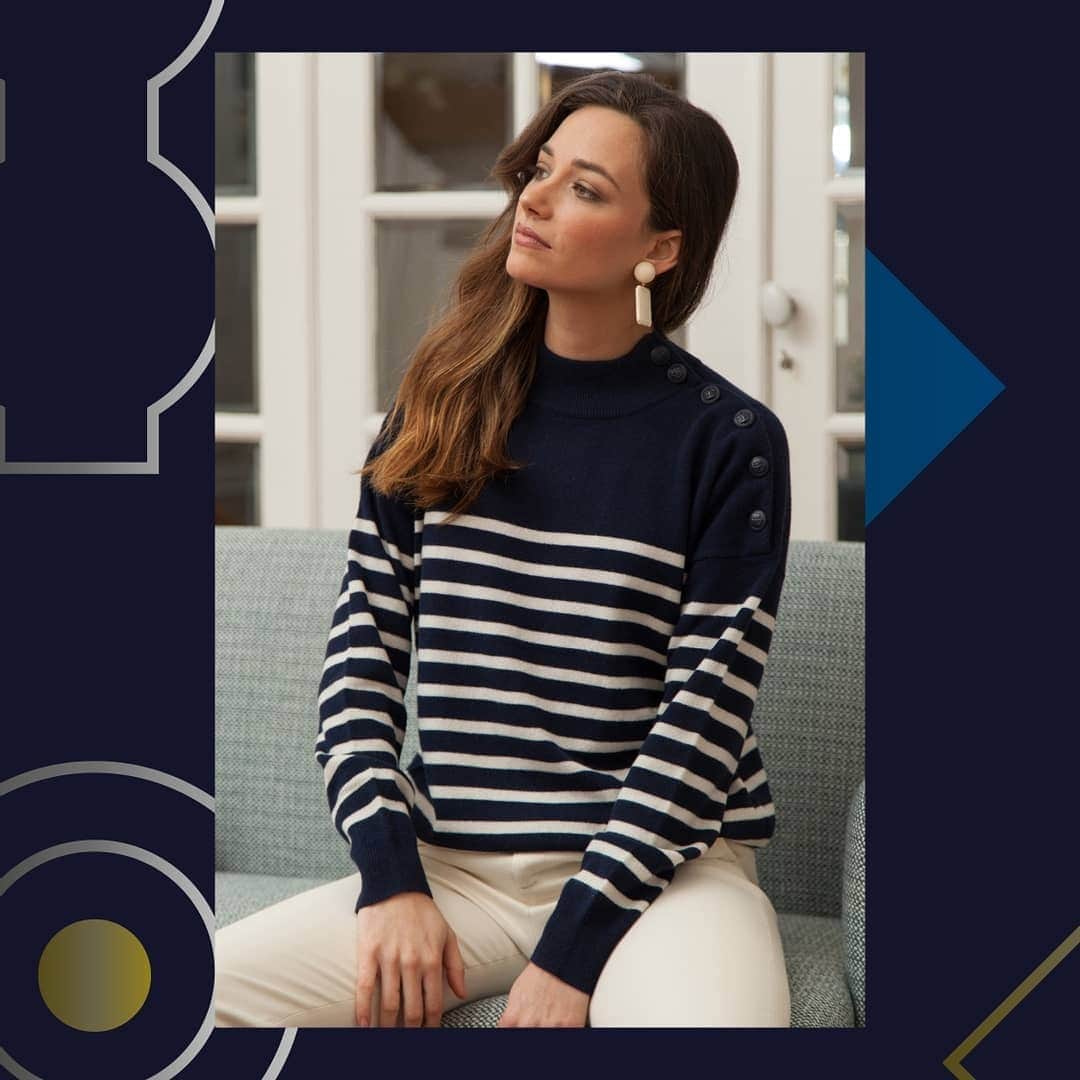 ベンシモンのインスタグラム：「Noël J-7 !  ​Avez-vous pensé à tout ? 📝 ​ ​✨ Vous hésitez sur le cadeau parfait ? Nos sélections sont là pour vous aider ! Retrouvez les plus belles pièces à offrir sur notre site internet (lien dans la bio). ​ ​✨ La livraison est exceptionnellement offerte en 24h en France métropolitaine ! Vous êtes encore dans les temps pour un cadeau sous le sapin 😉🎄  ✨ Nos boutiques vous accueillent ce week-end ! Nos équipes seront ravies de vous aider à trouver le cadeau de Noël idéal et la tenue parfaite pour le jour J ! 🛍 ​ ​#bensimon #mode #tennis #fashion #summer」