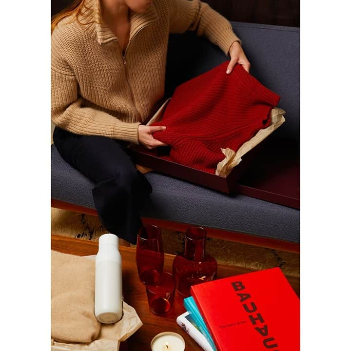 インコテックスさんのインスタグラム写真 - (インコテックスInstagram)「Gift inspirations for her. Discover the Slowear selection.  #Slowear #DurableFashion #SlowearVenezia . . #fallwintercollection #fallwinter #newcollection #fashiowoman #fashion #style #model#styleforwoman #outfitforwoman #womanmodel #womanstyle #donna #fashiongram #classywoman #urbanstyle #urbafashion #smartcasualcollection #leisurewear #outfitoftheday #streetstyle #moda #abbigliamentodonna #womenswear #italianstyle #stylishwoman #shoppingonline #gift」12月19日 1時20分 - slowearofficial