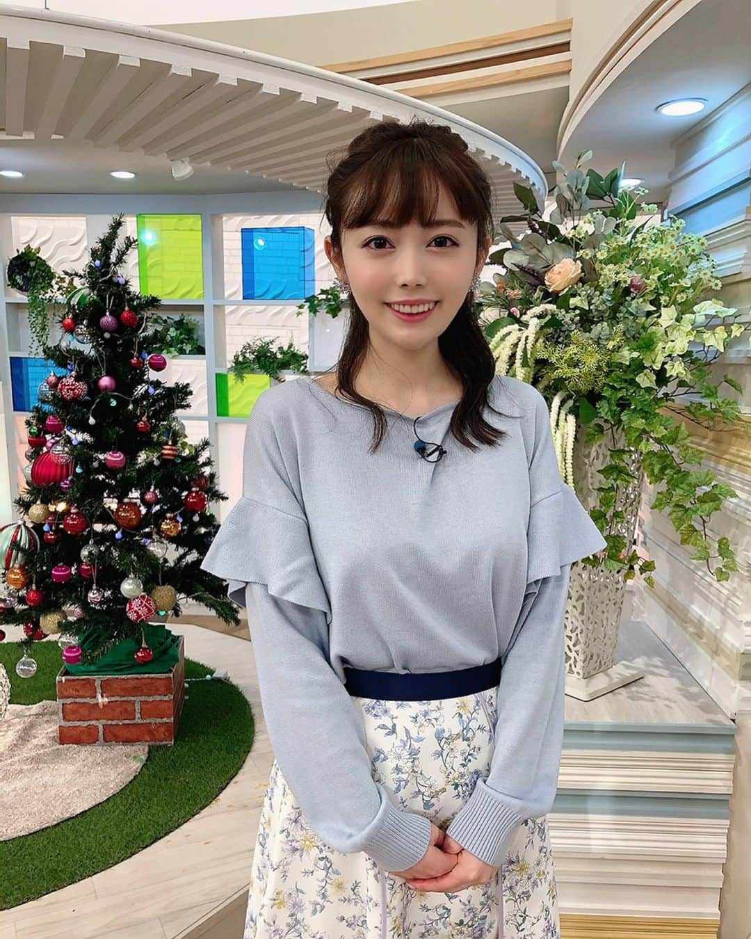 辻満里奈さんのインスタグラム写真 - (辻満里奈Instagram)「今週もタダイマ！をご覧いただき、ありがとうございました🎄✨  年内の放送は、来週で最後！ あっという間だ〜🙀  #福岡 #rkb毎日放送 #タダイマ！ #クリスマスツリー #アナウンサー #辻満里奈」12月19日 1時23分 - marina__tsuji