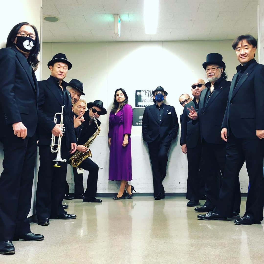 クレイジーケンバンド【公式】のインスタグラム：「ビルボードライブ東京2日目、ありがとうございました！本日も命懸けで来ていただいたお客さんのために命懸けで演奏いたしました。感染症対策にもご協力ありがとうございました。イイネ！  #クレイジーケンバンド #crazykenband #ckb #billboardlive #tokyo #澤野さんが目を閉じてた」