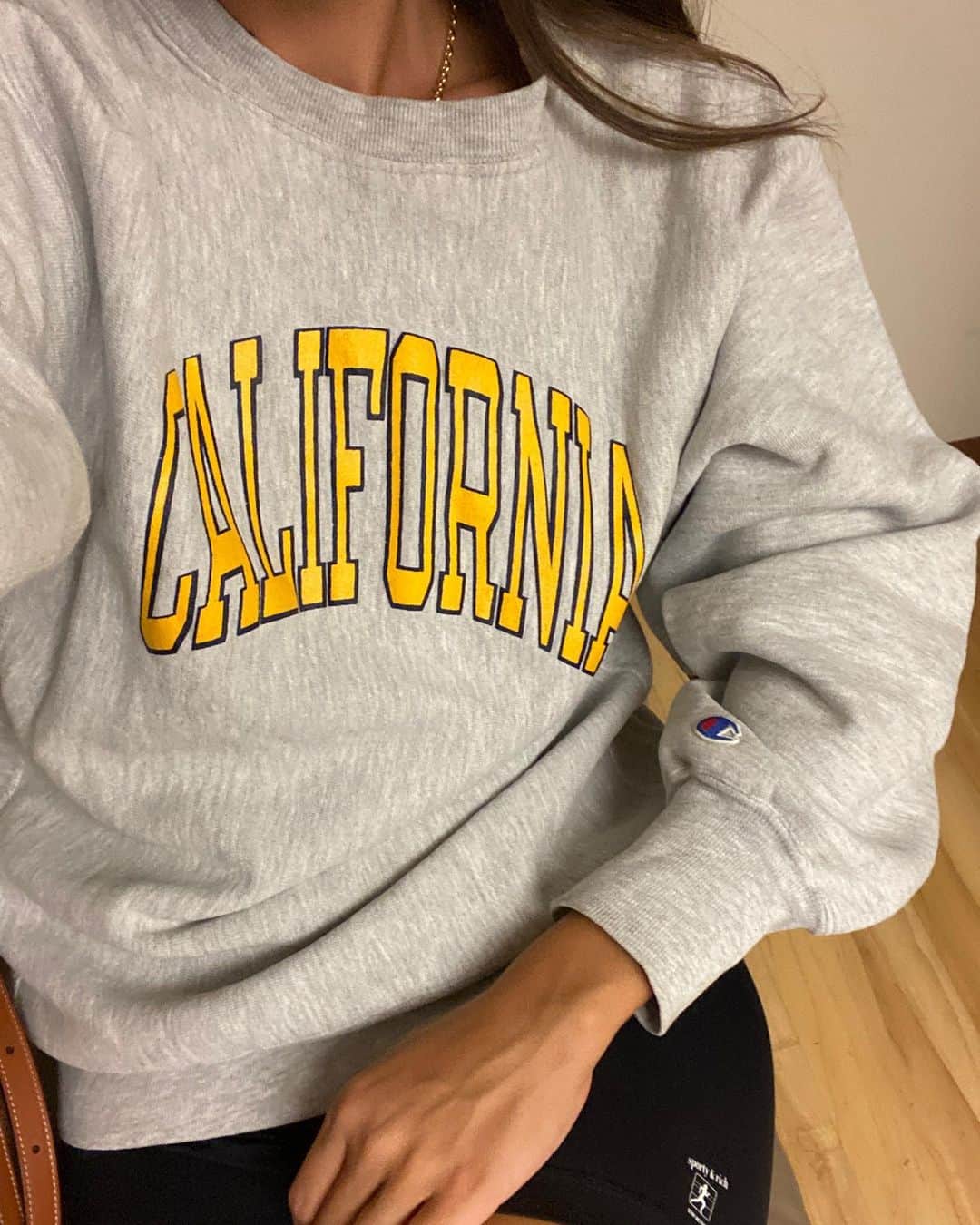 emilyのインスタグラム：「Besides the high taxes and air quality,  this must be the place. (For now) 🌴🌞」