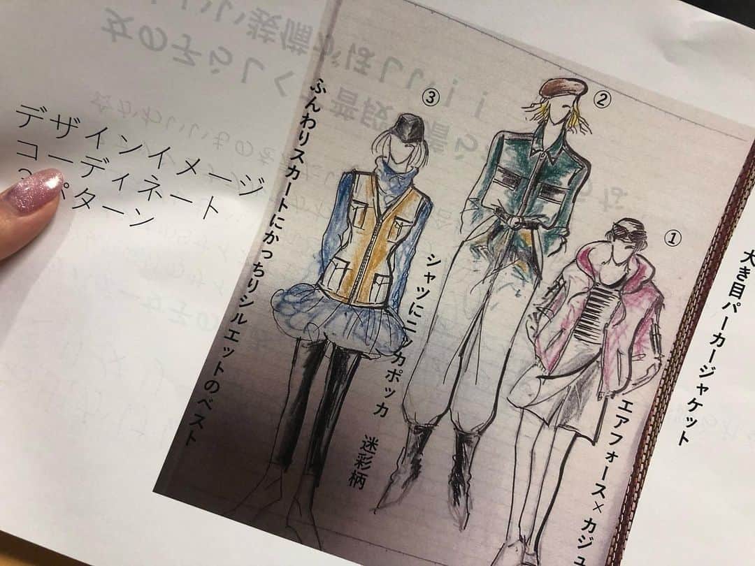 アイシスさんのインスタグラム写真 - (アイシスInstagram)「オリジナルパーカー秘話、第1弾🌈 たくさんねりに練ったアイディアをもって、 8月に打ち合わせスタート！！ 全力でプレゼンをした結果、なんとあの有名なミリタリーブランドさんと組ませていただくことになった！詳細はまた近々😳  はじめはパーカーだけじゃなく、全身のコーデで提案しました！  そこでまず、第1弾がパーカーに決定しました！  コンセプトも、そのときは色んな角度からのミリタリーファッションを提案していました！（いろんな国の装備をもとに！）  まだまだ表に出せてない案がたくさんあるから、 パーカーの販売がうまくいったらみんなにみせていけるようにしたいなあ。  ちなみに３枚目のものが、 一番最初に出したデザイン案です😳💪🏻真ん中のシャツのスタイルを最初につくりはじめたの！！  またいろんな未公開資料もだしていくね！！😳💪🏻✨  #サバゲ #サバゲー #サバゲー女子  #airsoft #ミリタリー #military #airsofter #ゴルカ #Gorka #ロシア装備 #airsoftgirl #サバゲー女子の日常  #サバゲー好きと繋がりたい #サバゲーマーと繋がりたい #airsoftjapan #russiangear #滝澤いしすと趣味の世界 #オリジナル装備 #オリジナルパーカー #サバゲーファッション #パーカー #パーカーコーデ #滝澤いしす」12月19日 1時39分 - isis_osushi
