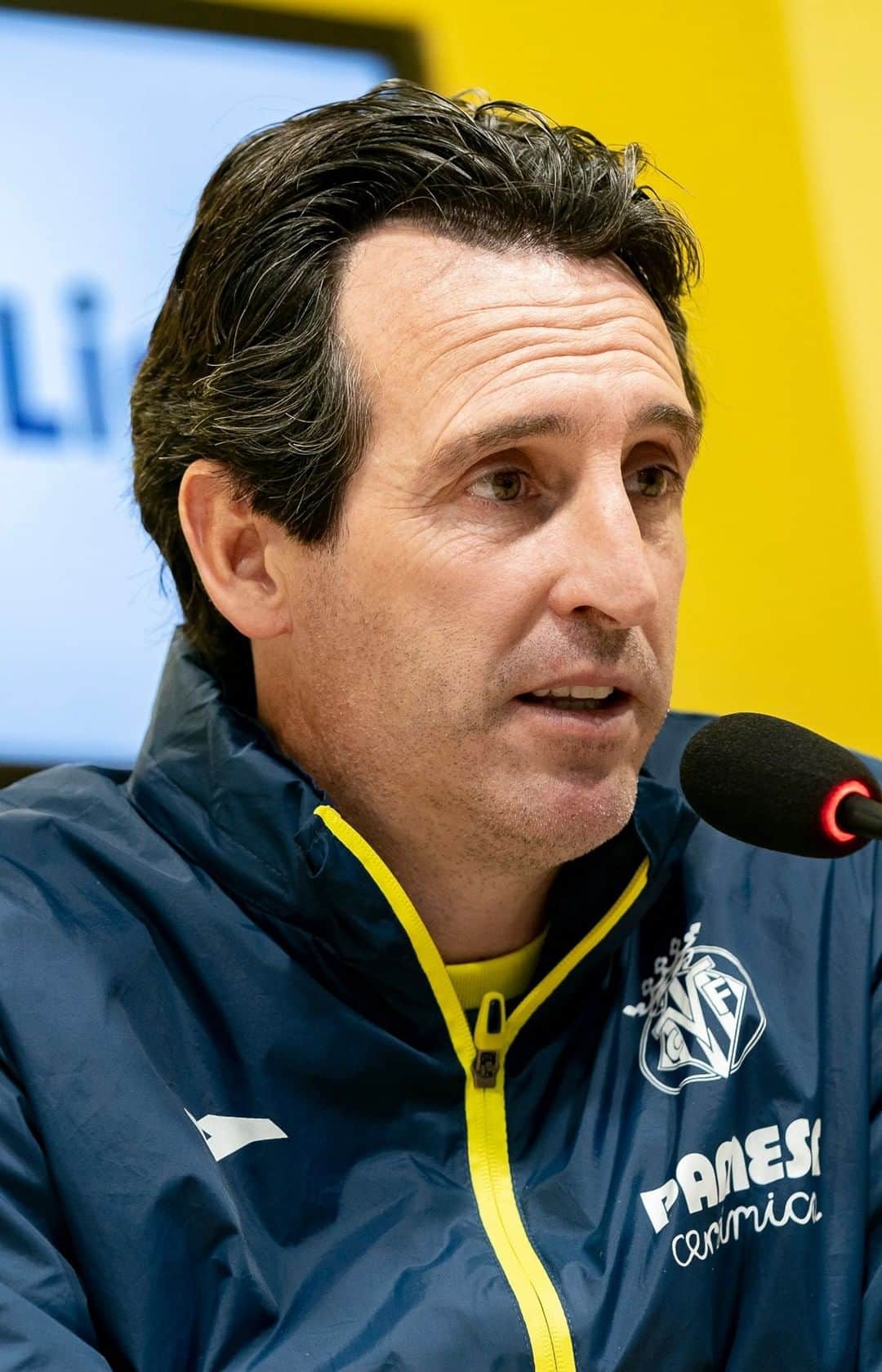 のインスタグラム：「#VillarrealTV 📺  @unaiemery_ 🎙: "El Sadar es un campo siempre difícil. El @caosasuna juega con mucha intensidad. La presión es su arma principal y la ejecutan mejor que nadie”. .  #VillarrealTV 📺  @unaiemery_ 🎙: "El Sadar is always a tough ground to visit. @caosasuna play with a lot of intensity. Pressing is their main strength and they do it better than anyone”. . #OsasunaVillarreal #Villarreal #futbol #football #soccer」