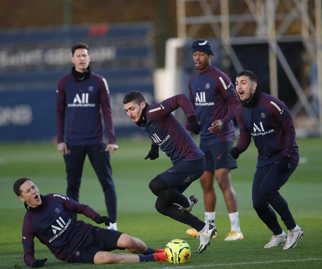 マルコ・ヴェッラッティさんのインスタグラム写真 - (マルコ・ヴェッラッティInstagram)「VAR @anderherrera 🙅‍♂️」12月19日 1時48分 - marco_verratti92