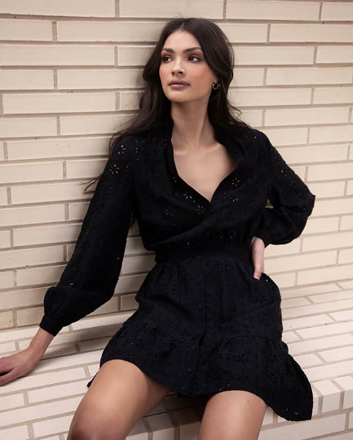 クーカイのインスタグラム：「La robe Nolita, on craque pour ses broderies ajourées et sa jupe volantée.  #kookai #fashion #dress」
