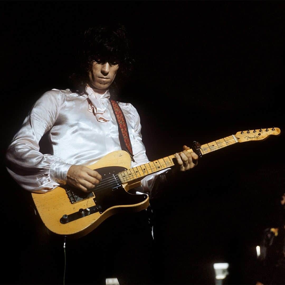 Fender Guitarさんのインスタグラム写真 - (Fender GuitarInstagram)「Happy birthday to one of the greatest to wield a Telecaster, @officialkeef.  50 years ago today, a 1950s butterscotch blonde Telecaster, was gifted to Richards on his 27th birthday by @ericclapton while @therollingstones were recording Exile on Main Street. It would earn the name Micawber, and go on to be one of his most recognizable guitars.  Besides being wielded by one of classic rock’s finest, what makes Richards’ Telecaster truly unique is its modifications. Originally, it had a single-coil pickup in the neck position, which Keith replaced with a humbucker to really add some bite. Another notable twist about that pickup is that Richards turned his backwards, causing the magnet poles to face the tail end of the guitar. Those are just some of the few modifications the infamous Telecaster boasted over the years.   From the thousands of guitars in Richards’ collection, Micawber remains his go-to guitar while on tour and in the studio. And so, the natural wear and tear from years of playing just adds to its mojo. Every time Richards’ plays the butterscotch blonde, the legend of Micawber only further cements itself into Rock & Roll history.」12月19日 2時00分 - fender