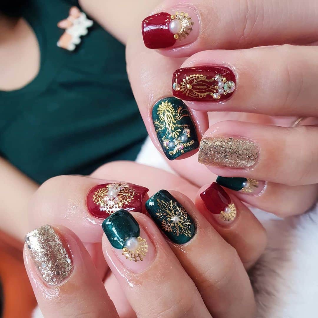 Yingさんのインスタグラム写真 - (YingInstagram)「I used TSUMEKIRA SG-YUU-102 Embroidery lace gold sticker! Perfect for the theme that my client wanted - swipe left for inspo pics!  Items can be purchased at @nailwonderlandsg 🤗 . . . 🛒 www.nailwonderland.com⁣⁣ 📍20A Penhas Road, Singapore 208184⁣⁣ (5 minutes walk from Lavender MRT)⁣⁣ .  I am currently only able to take bookings from my existing pool of customers. If I have slots available for new customers, I will post them on my IG stories. Thank you to everyone who likes my work 🙏 if you need your nails done, please consider booking other artists at @thenailartelier instead ❤  #ネイルデザイン  #ネイルアート #ネイル #ジェルネイル #nailart #네일아트 #pregel #プリジェル #nails #gelnails #sgnails」12月19日 2時04分 - nailartexpress