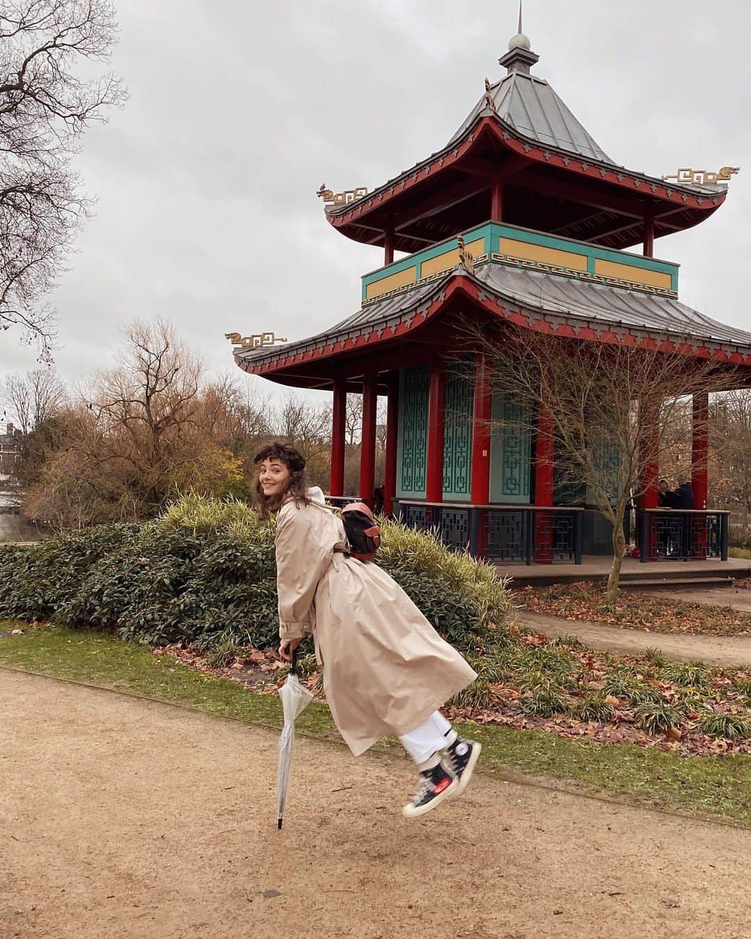 Amelia Zadroのインスタグラム：「Flying into 2021 like..」