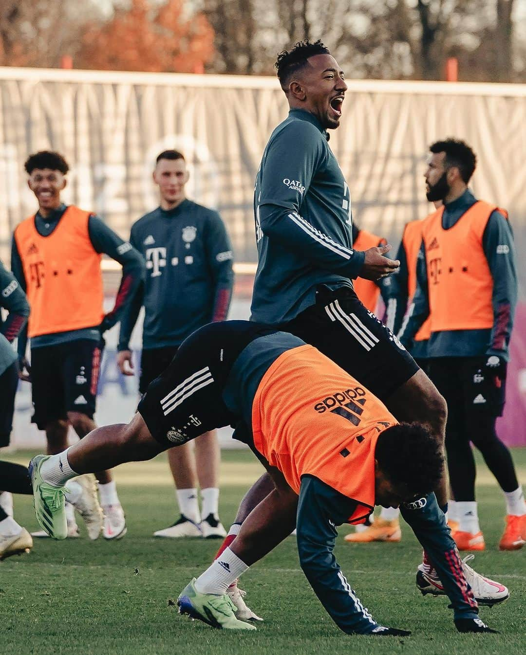 ジェローム・ボアテングさんのインスタグラム写真 - (ジェローム・ボアテングInstagram)「Another one 🔥 but we have to work on that celebration @sergegnabry 🤣🤣」12月19日 2時15分 - jeromeboateng