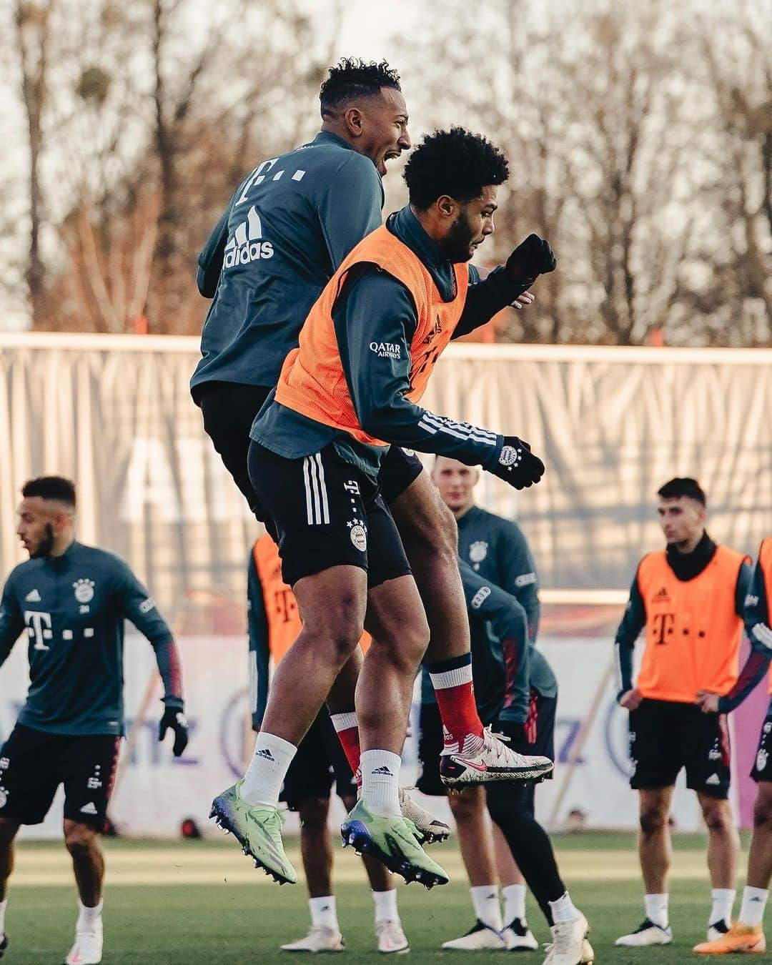 ジェローム・ボアテングのインスタグラム：「Another one 🔥 but we have to work on that celebration @sergegnabry 🤣🤣」