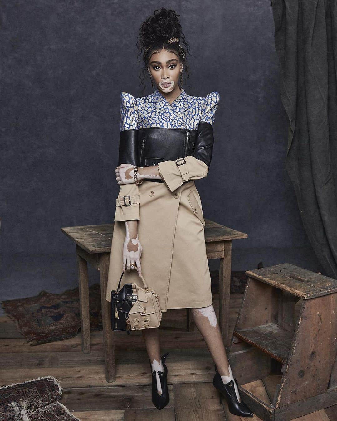 のインスタグラム：「COLLAGE CLOTHES ! 🧥👗👖👜 @winnieharlow IN @moschino PRE FALL 📸 @marcus_mam 💇🏽‍♀️ @cesar4styles 💄 @adamburrell 💅🏼 @nails_by_yoko」