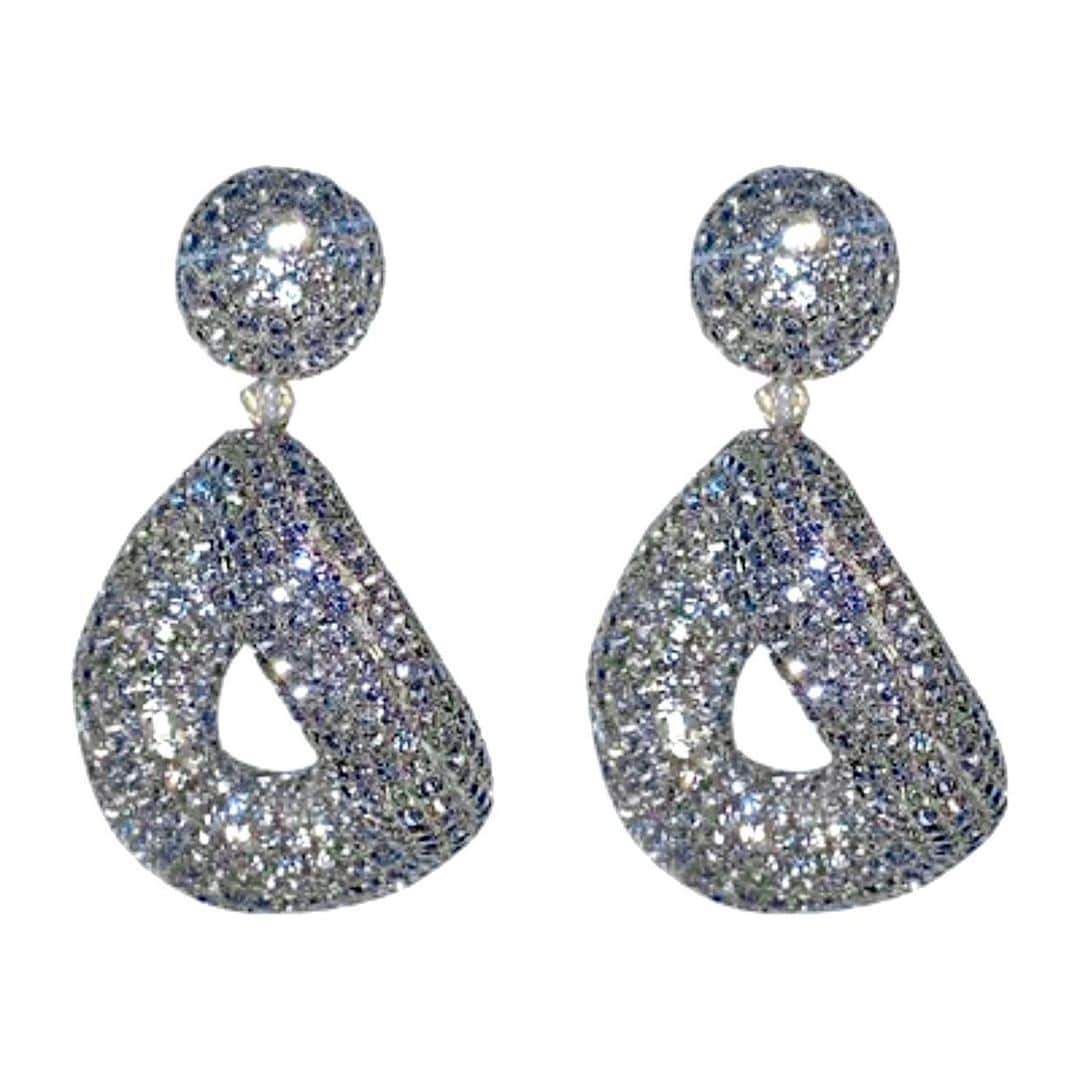 サッチン+バビのインスタグラム：「Kate. A glittering gift...for them or😉#livetogive, #lovetoget, #nicelist, #tistheseason, #giftideas, #sachinandbabi」