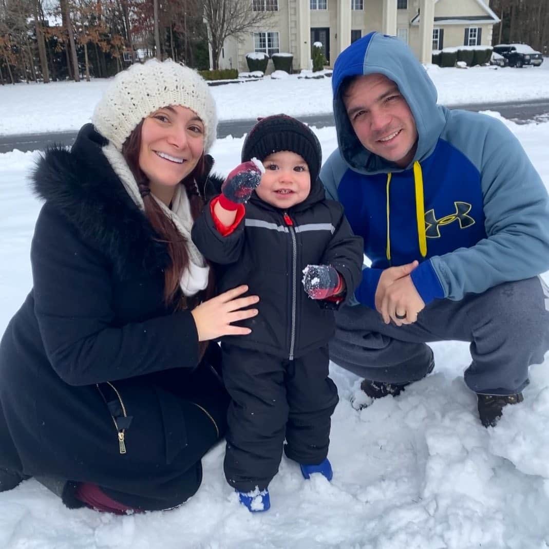 ディーナ・ニコール・コルテーゼのインスタグラム：「Family ❤️ where life begins and love never ends 🥰❄️」