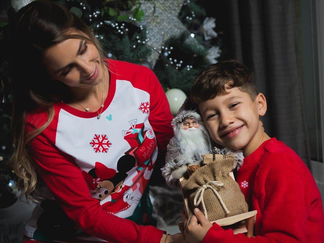 ソフィア・バルビのインスタグラム：「El mediano favorito de mi vida 🎄🎁🎄」