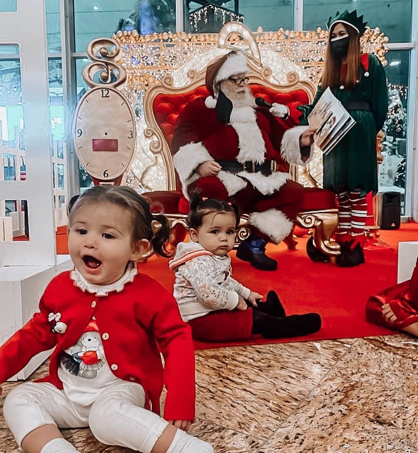 エイミー・ウィラートンのインスタグラム：「SANTA!!!! #iknowhim🎅」