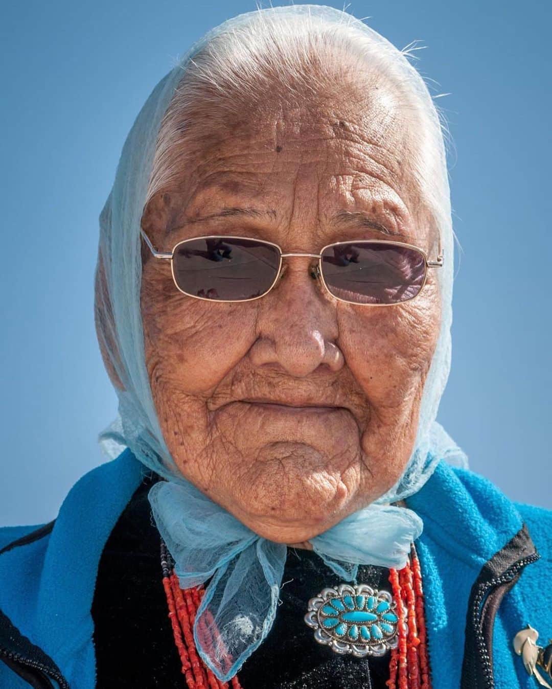 Vogueさんのインスタグラム写真 - (VogueInstagram)「In Indigenous culture, elders are regarded with the highest respect. They are the backbone of their communities and hold key teachings and languages that help preserve their tribal traditions and carry them forward. Many elders also have a deep knowledge of craft and act as cultural conduits, teaching the younger generations how to weave, bead, and sew. Knowing this sacred role of Indigenous elders, @adoptanativeelderofficial, a nonprofit program, is spotlighting and paying tribute to elders of the Navajo Nation—and helping them keep afloat during the pandemic in the process.   Tap the link in our bio to learn more. Above: Rena Robertson and Eleanor Barton」12月19日 2時54分 - voguemagazine