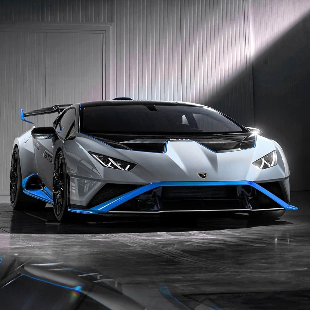 ランボルギーニのインスタグラム：「Behind our latest masterpiece Huracán STO there’s an entire world, made of speed, determination and people working as one for the same purpose.  That’s the story of @lamborghinisc. Discover it on our last IGTV video.  #Lamborghini #HuracanSTO #BasedOnATrueStory #LamborghiniSquadraCorse #Motorsport」